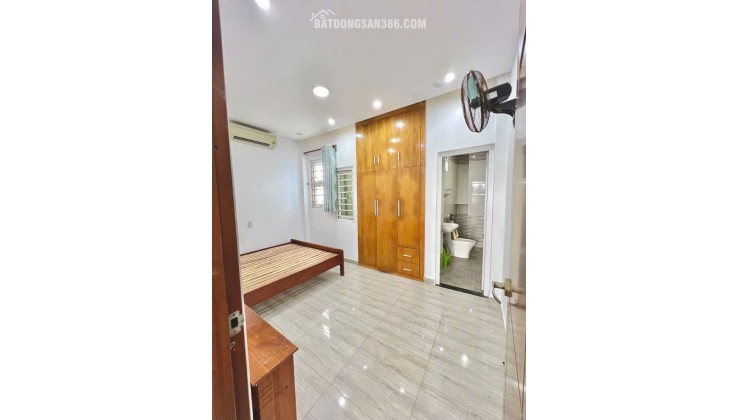 Nhà Giá Rẻ  Quận 9- Gần Metro-4 Tầng-An Ninh-Sổ Riêng-Sát Chợ -Chỉ 5,85Tỷ